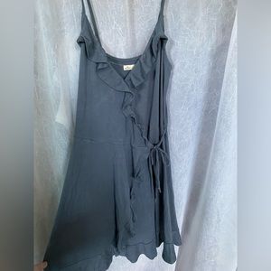 Hollister dress-size small- grey